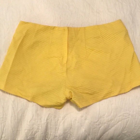 Lilly Pulitzer Lisa Shorts - Picture 2 of 4